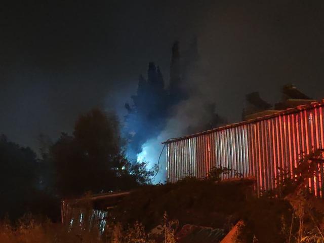 Seramik par&ccedil;aları satılan iş yerinde yangın