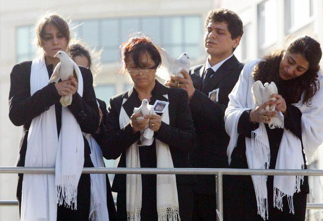 Hrant Dink'in cenaze törenine yüz binlerce kişi katılmıştı