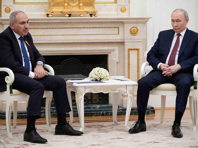 Paşinyan&rsquo;dan Putin&rsquo;e "Rusya G&uuml;n&uuml;" tebriği