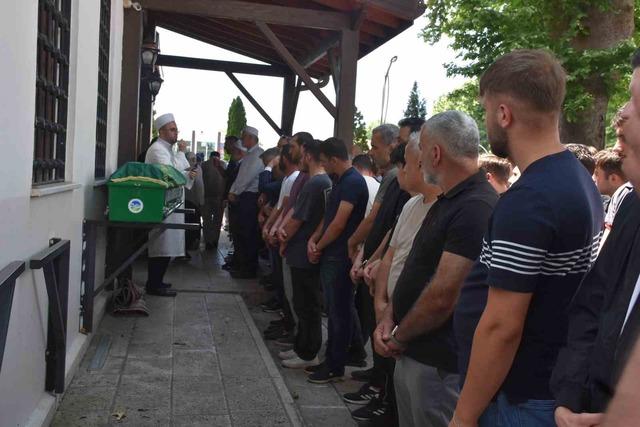 Serinlemek için girdiği derede boğulan genç son yolcuğuna uğurlandı 2