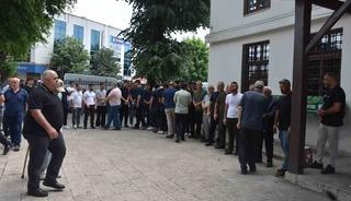 Serinlemek i&ccedil;in girdiği derede boğulan gen&ccedil; son yolcuğuna uğurlandı