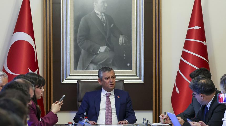 &Ouml;zg&uuml;r &Ouml;zel'den yeni parti a&ccedil;ıklaması: "O zaman mecburen kurulur"