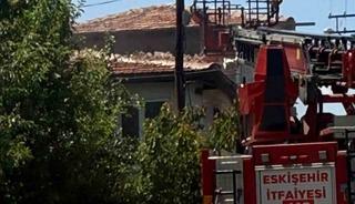 &Ccedil;ocuğun oynadığı ateş evi yaktı