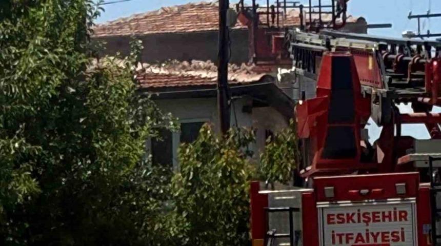 &Ccedil;ocuğun oynadığı ateş evi yaktı
