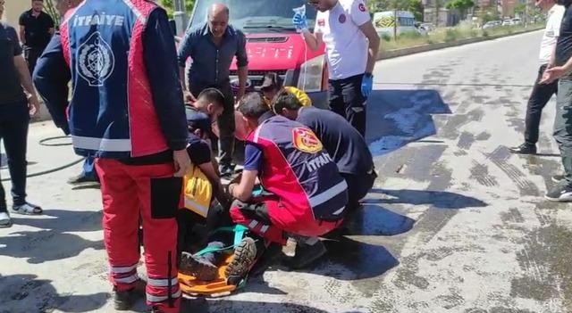 Yüksekova’da hafif ticari araç ile vinç çarpıştı: 1 yaralı 4