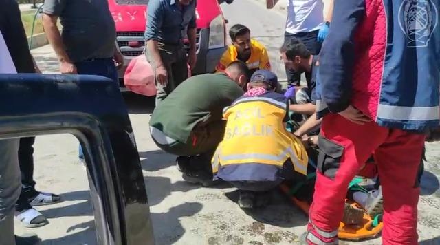 Yüksekova’da hafif ticari araç ile vinç çarpıştı: 1 yaralı 3