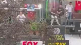 Ankara’da berberlerin sopalı kavgası kameraya yansıdı