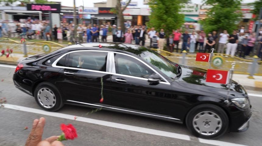 Cumhurbaşkanı Erdoğan Edirne&rsquo;de karanfillerle karşılandı