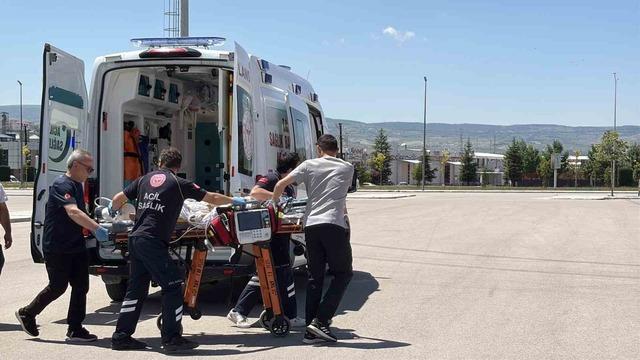 Çorum’da balkondan düşen çocuk ağır yaralandı, ambulans helikopterle Ankara’ya sevk edildi 5