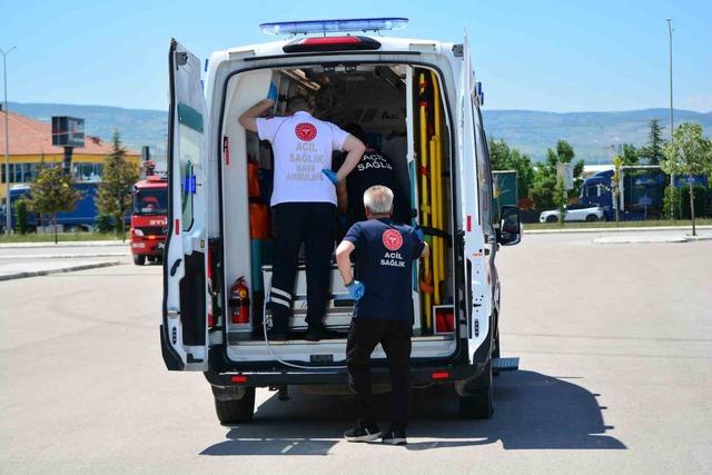 Çorum’da balkondan düşen çocuk ağır yaralandı, ambulans helikopterle Ankara’ya sevk edildi 2