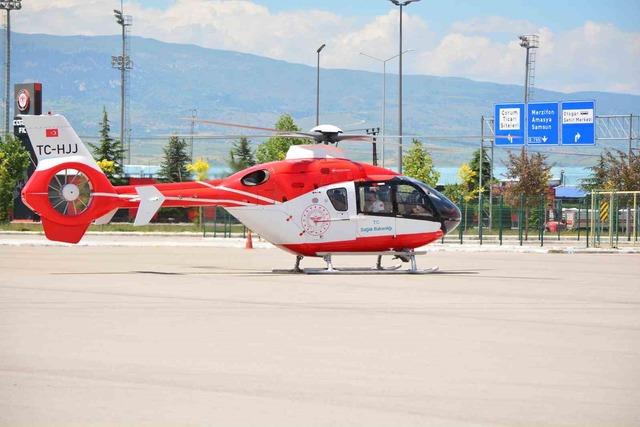 Çorum’da balkondan düşen çocuk ağır yaralandı, ambulans helikopterle Ankara’ya sevk edildi 1