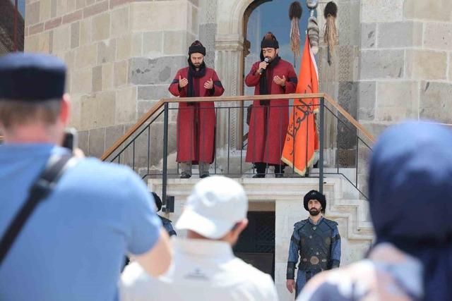 Konya’da Selçuklu Sultanlar Türbesi’nde saygı nöbeti değişimi 6