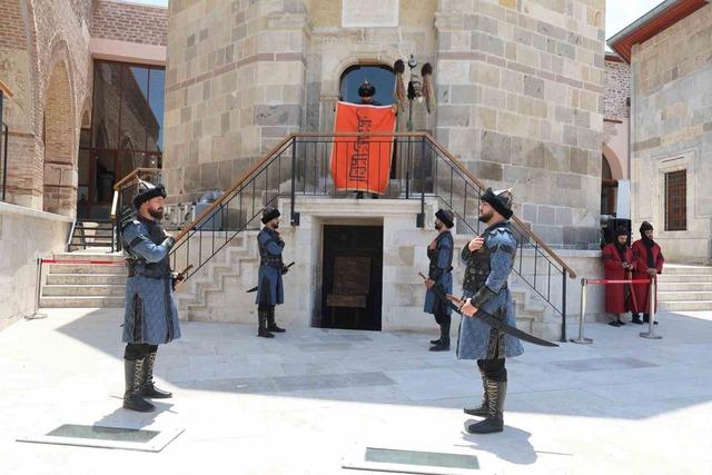 Konya’da Selçuklu Sultanlar Türbesi’nde saygı nöbeti değişimi 5