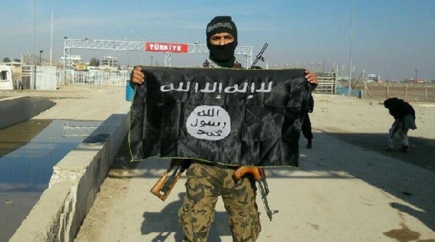 Sevdiği kızı etkilemek i&ccedil;in Atat&uuml;rk'e hakaret etti!