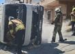 Sultangazi'de rampada kayan kamyonet, otomobilin &uuml;zerine devrildi