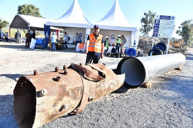 Çeşme'de eskiyen su boruları görenleri şaşırttı