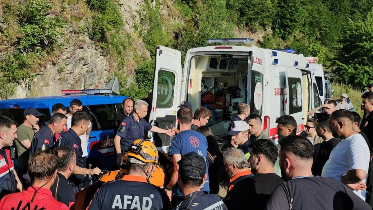 Arkadaşlarıyla şelaleye giren gencin cansız bedenine ulaşıldı 1
