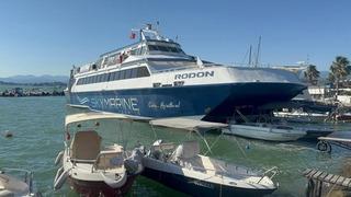Rodos seferi yapan feribot Fethiye'de karaya oturdu