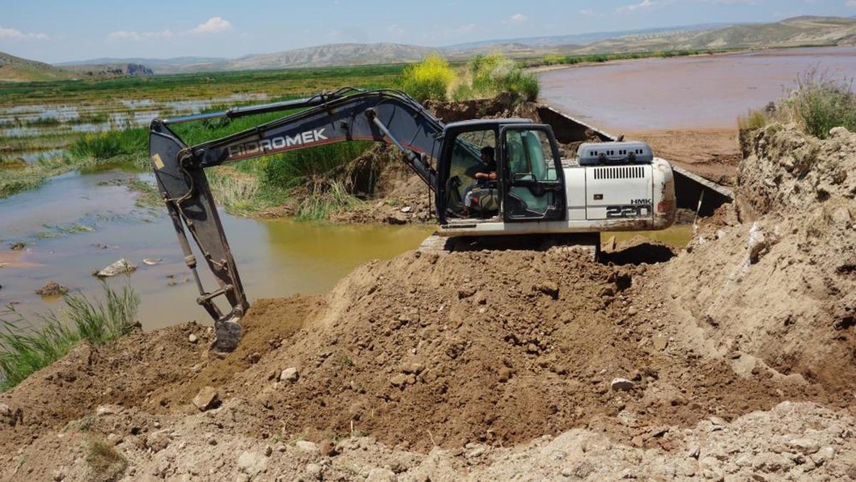 &Ccedil;orum da HES bendi patladı: &Ccedil;eltik tarlaları su altında kaldı 2