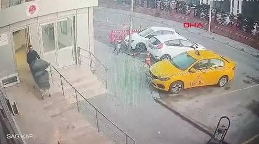 B&uuml;y&uuml;k&ccedil;ekmece Adliyesi'ndeki hırsızlığın firari 2 ş&uuml;phelisi T&uuml;rkiye'de teslim oldu