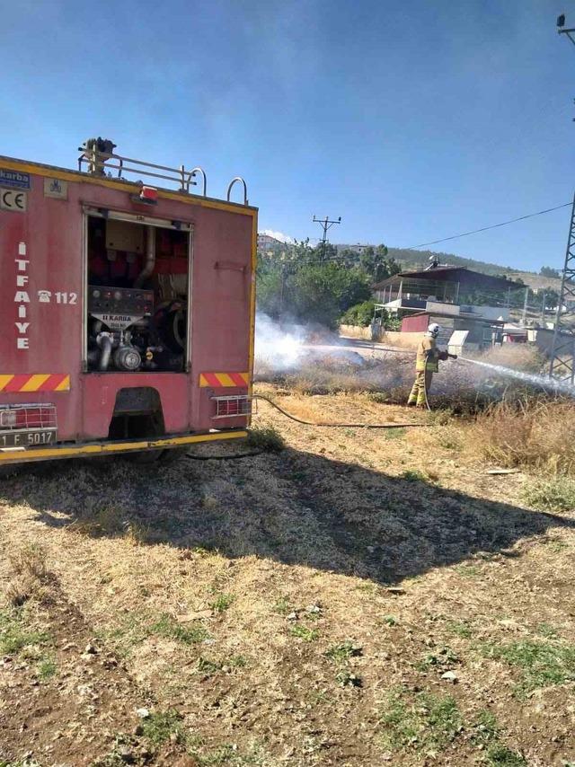 Kırıkhan&rsquo;da bah&ccedil;e yangını 1