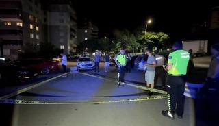 Kafede tartıştığı kişiyi silahla vurup ka&ccedil;tı