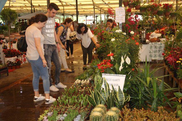 Karşıyaka'da mis kokulu festival