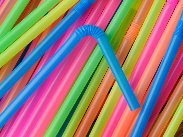 Plastik pipet kullanmayın &ccedil;ağrısı yapıldı! Sebebi g&uuml;ndem oldu