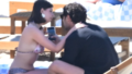 �li�kileri tepki �ekmi�ti! Plajda a�ka geldiler