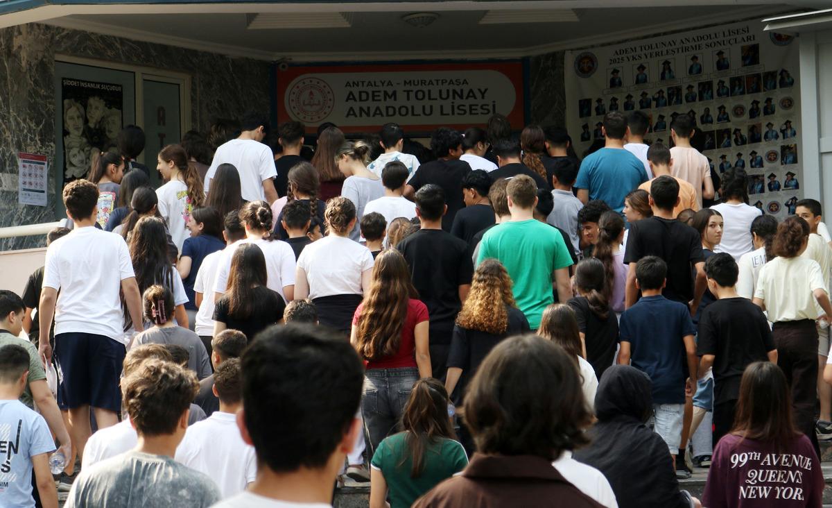 LGS bekleyişi devam ediyor: Kimi dua etti, kimi piknik yaptı 1
