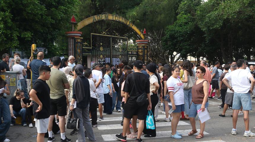 LGS bekleyişi devam ediyor: Kimi dua etti, kimi piknik yaptı