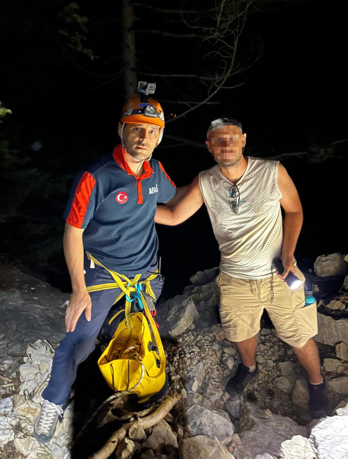 Antalya da dağda mahsur kaldı: 8 saatlik operasyonla kurtarıldı 3