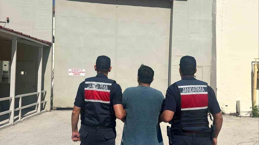 5 yıl 10 ay hapis cezası bulunan şahıs yakalanarak, cezaevine g&ouml;nderildi
