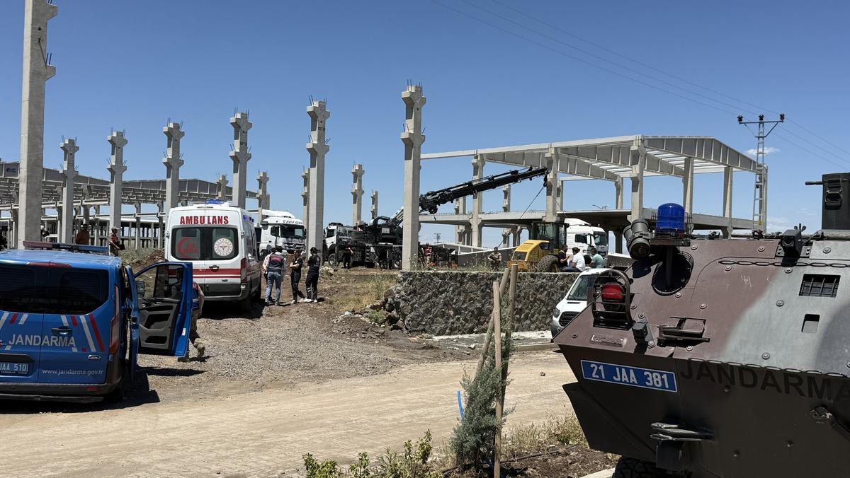 İşçiler 15 tonluk beton blok altında kaldı: 1 ölü, 1 yaralı 2