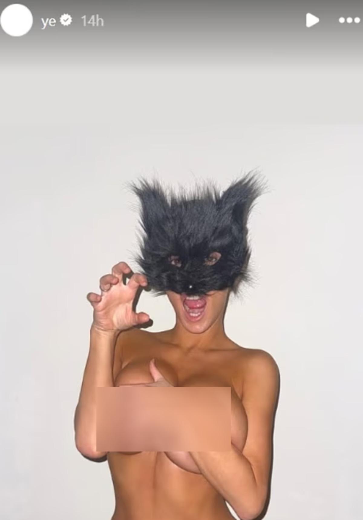 Kanye West eşi Bianca Censori nin üstsüz pozunu paylaştı! 1