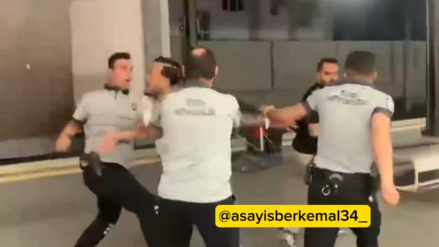 Marmaray'da tekme ve yumruklu kavga!
