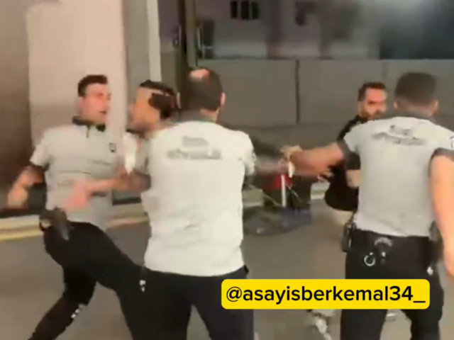Marmaray'da tekme ve yumruklu kavga!