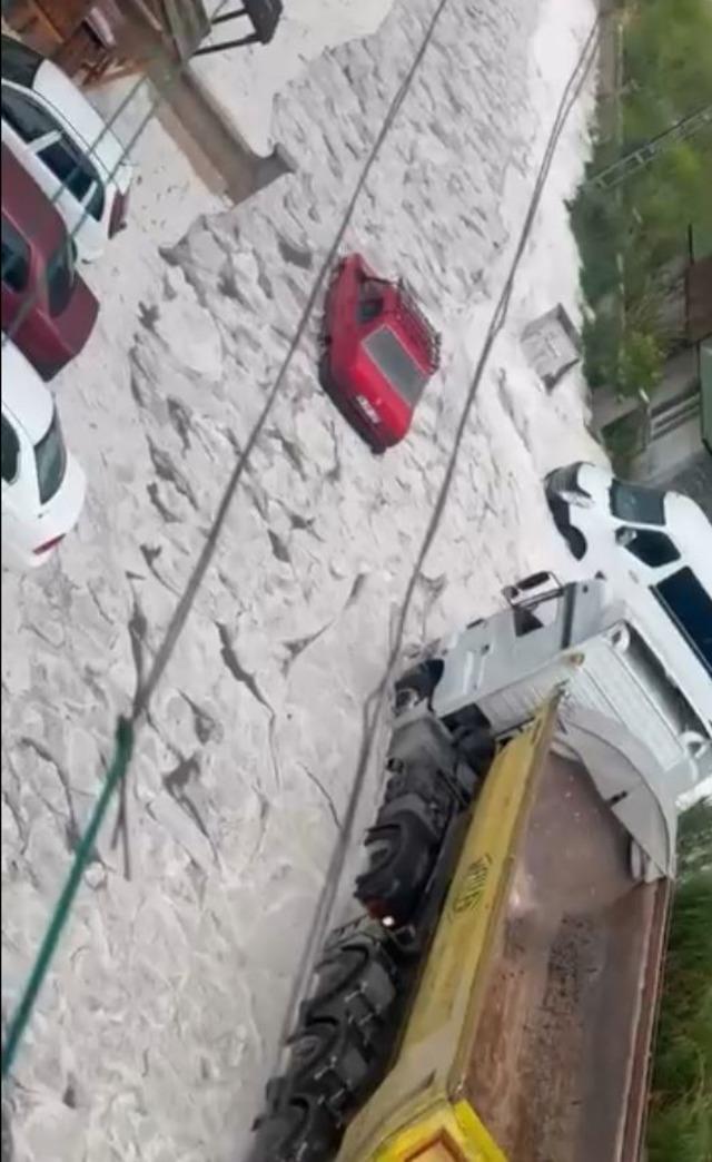 Ankara da dolu ve sağanak yağış etkili oldu 3