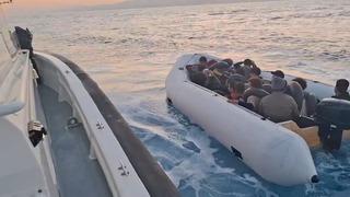 Kuşadası açıklarında kaçak 18 göçmen yakalandı