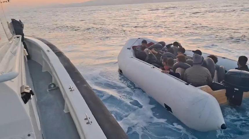 Kuşadası a&ccedil;ıklarında ka&ccedil;ak 18 g&ouml;&ccedil;men yakalandı