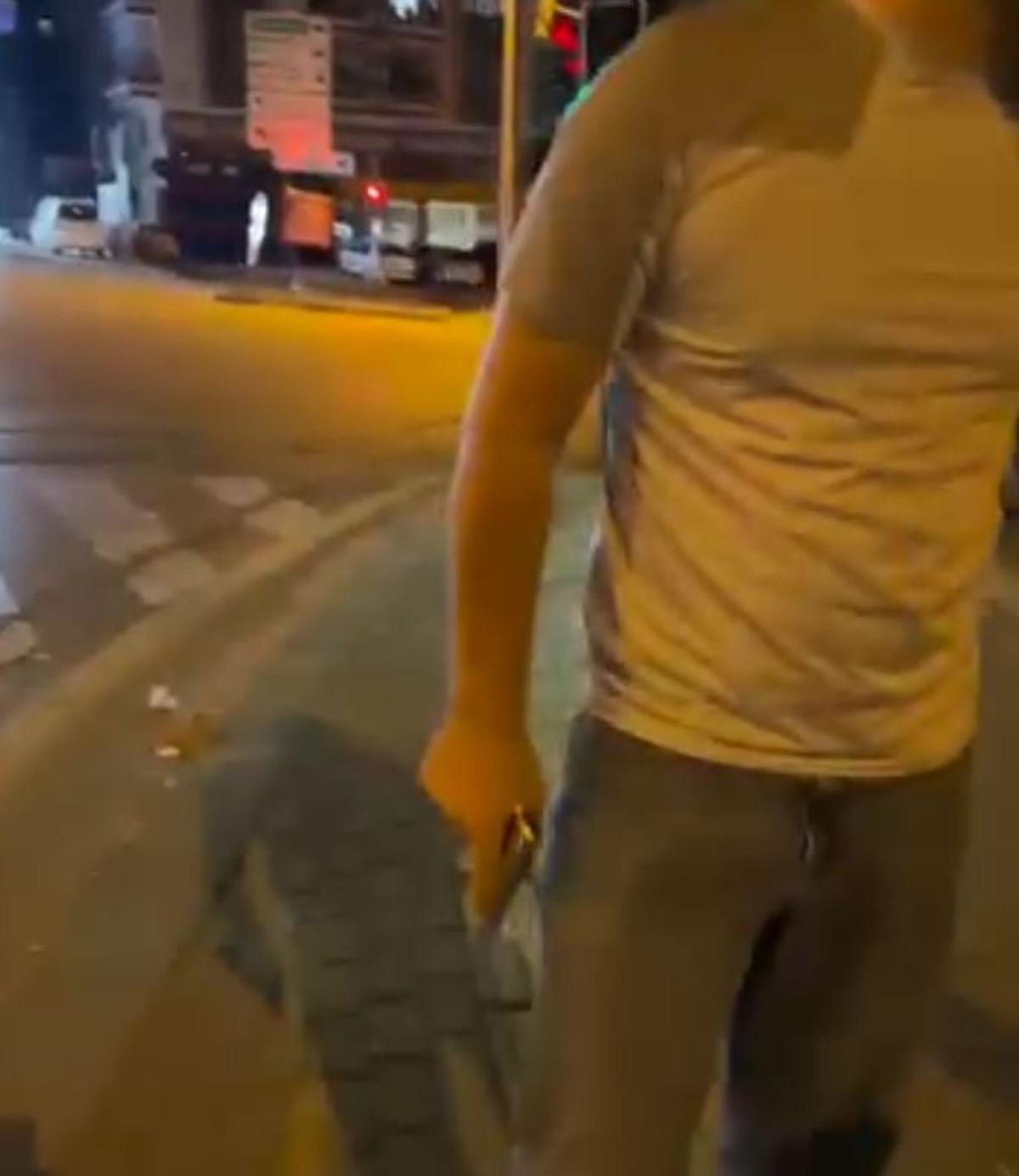 Silahını &ccedil;ekip tehditler savuran polis memuru g&ouml;revden uzaklaştırıldı! 4