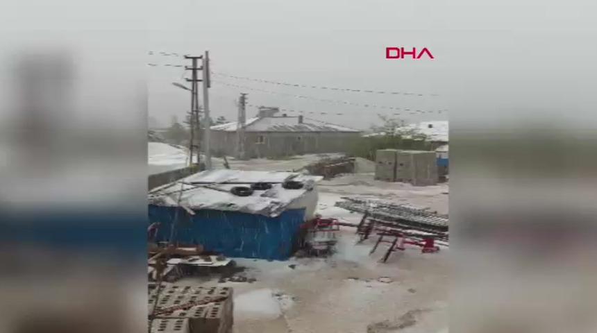 Sivas'ta sağanak ve dolu yağışı etkili oldu! Tarım arazileri su ile doldu