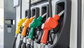 Petrol fiyatları d&uuml;şt&uuml;, akaryakıta dev indirim geliyor! 