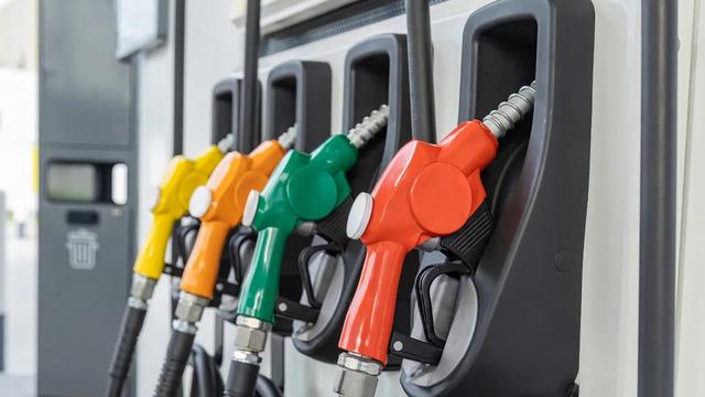 Petrol fiyatları d&uuml;şt&uuml;, akaryakıta dev indirim geliyor! 