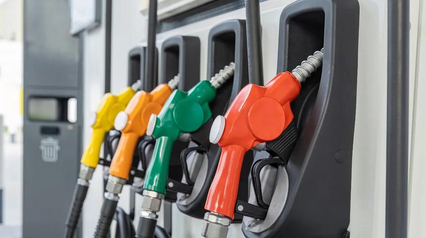 Petrol fiyatları d&uuml;şt&uuml;, akaryakıta dev indirim geliyor! İşte yakıt indiriminin pompaya yansıyacağı tarih