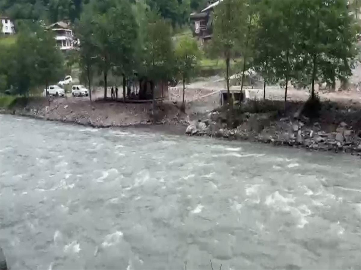 Kayıp gencin cansız bedenini dereden çıkaran AFAD ekibinin botu akıntıya kapıldı; 1 personel öldü, 3 personel kurtarıldı 1