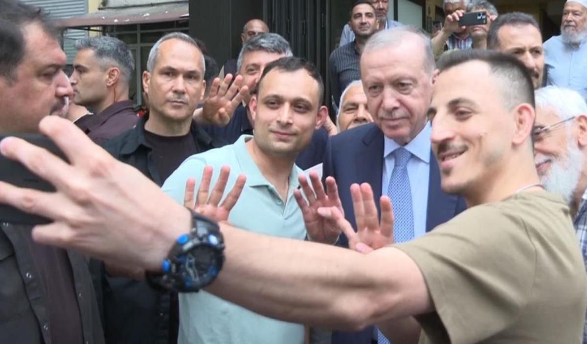 Cumhurbaşkanı Erdoğan Beyoğlu nda vatandaşlarla buluştu 2