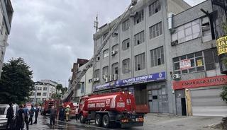 Bayrampaşa'da plastik eşya &uuml;retim at&ouml;lyesinde yangın paniği