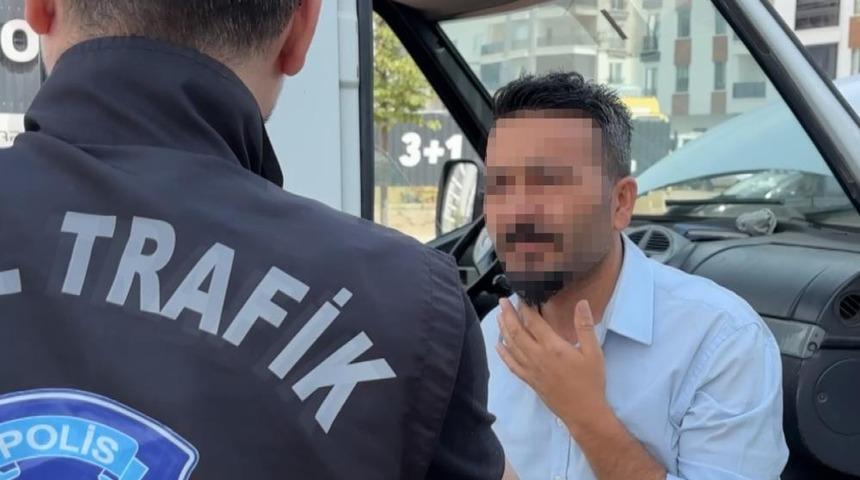 Aracına sahte plaka taktı, yakalanınca "işimiz acildi" dedi