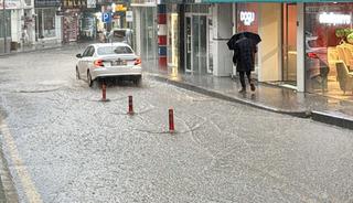 Kırşehir'de sağanak, sel ve su baskınlarına neden oldu! Valilikten a&ccedil;ıklama